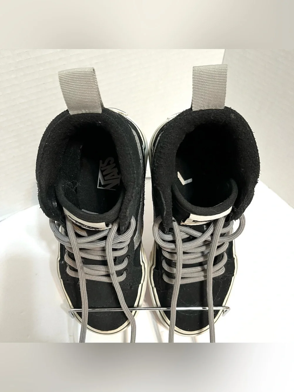 Vans Boys MTE Sk8-Black and Gray High-Top Skate Winter Sneakers Size 13 Lace up